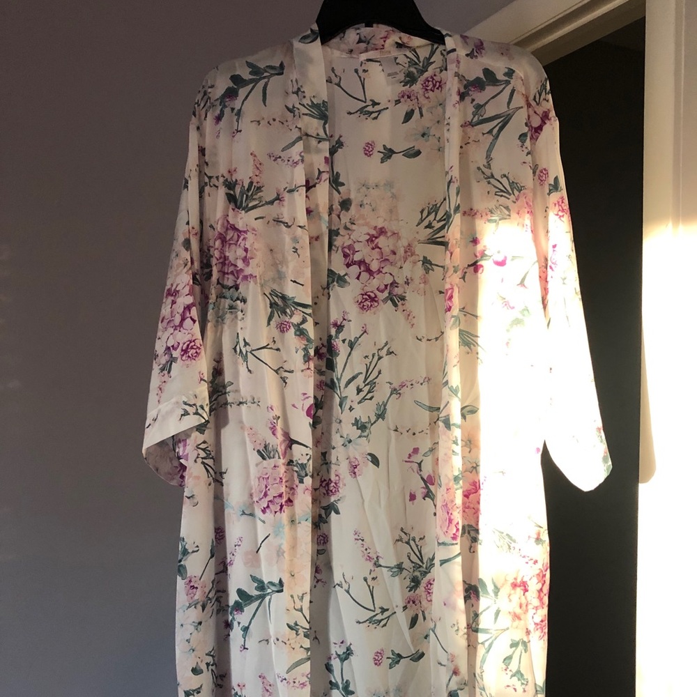 Silk like flower robe size XL/L